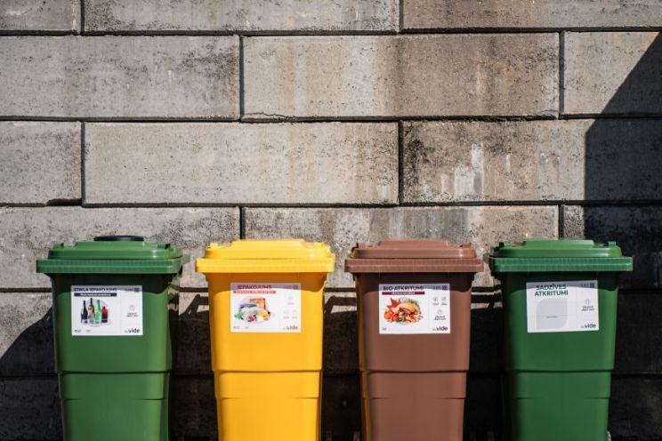 Attēls rakstam: Daudzbērnu ģimenes un atkritumu rēķini: vai sistēma Latvijā ir taisnīga?