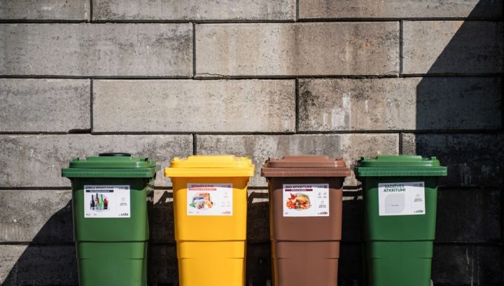 Daudzbērnu ģimenes un atkritumu rēķini: vai sistēma Latvijā ir taisnīga?