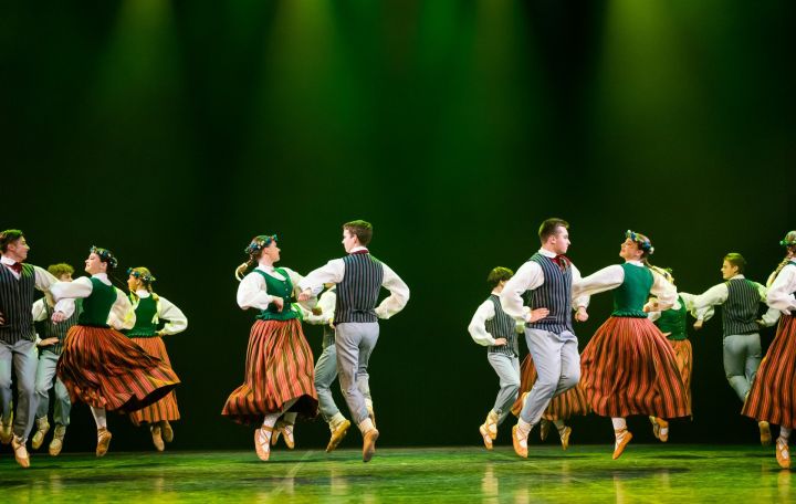 Deju kolektīvu sadancis "Plaukstot dejā" 