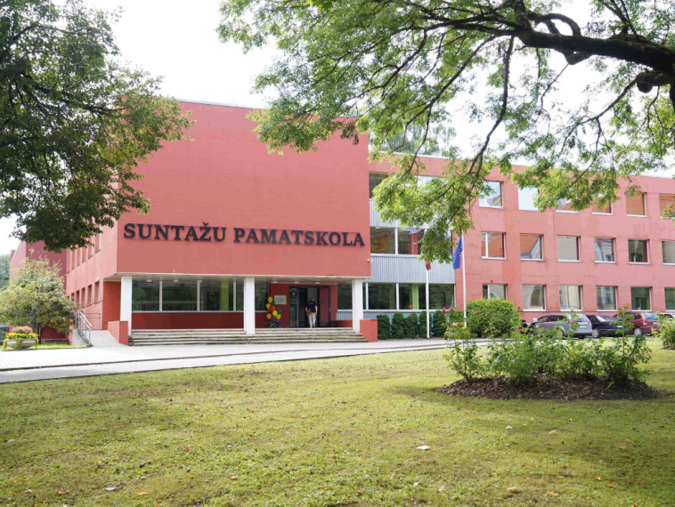FOTO: Suntažu pamatskola jauno mācību gadu sāks atjaunotās telpās