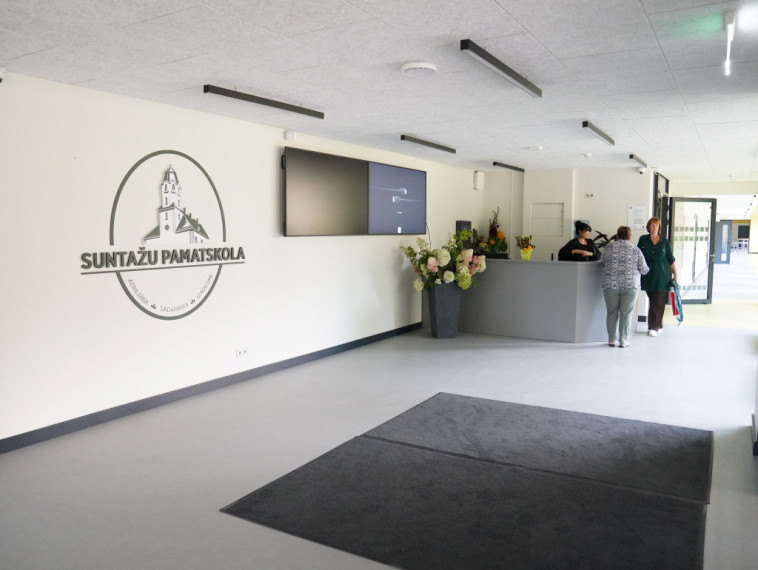 FOTO: Suntažu pamatskola jauno mācību gadu sāks atjaunotās telpās