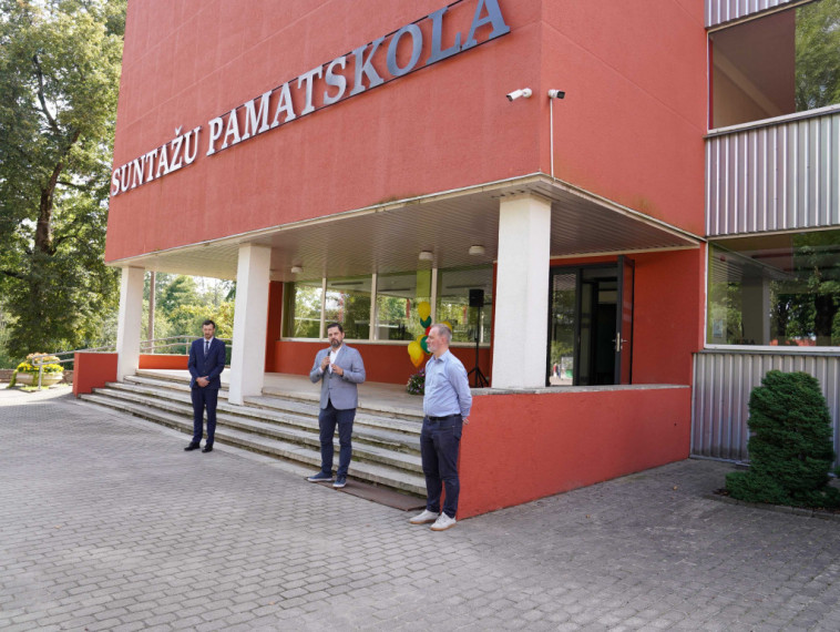 FOTO: Suntažu pamatskola jauno mācību gadu sāks atjaunotās telpās