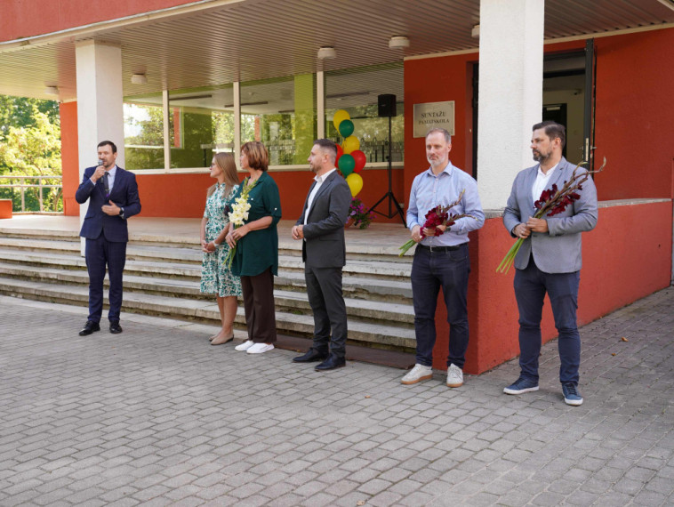 FOTO: Suntažu pamatskola jauno mācību gadu sāks atjaunotās telpās