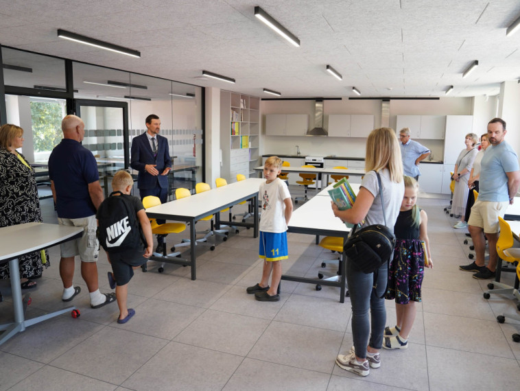 FOTO: Suntažu pamatskola jauno mācību gadu sāks atjaunotās telpās