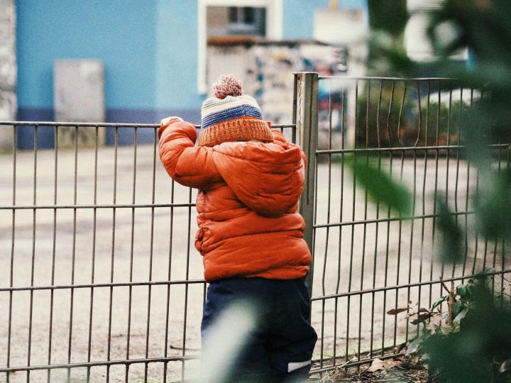 Ogres pašvaldībai aizliedz slēgt līgumu par bērnudārza būvniecību: kas atgadījies?