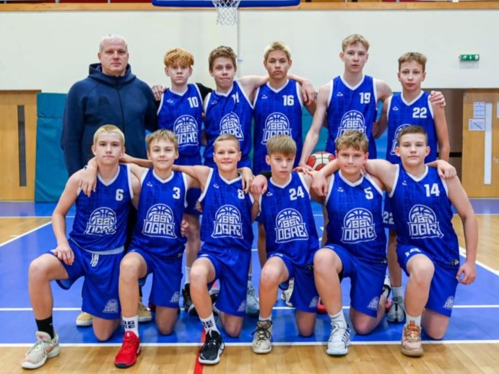 Ogres jaunajiem basketbolistiem viena uzvara Cēsīs