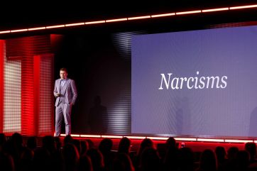 Attēls rakstam: Narcisms - jaudīga degviela vai toksiska gāze, kas saindē? Psihoterapeits rosina domāt