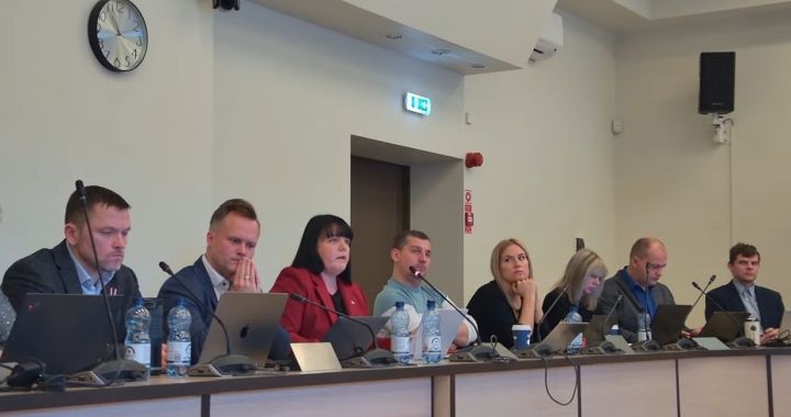 Mikrofons klusē, deputāti runā! 27. novembra sēdes apskats