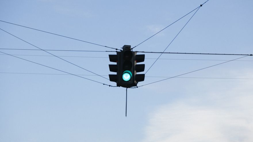 Lielvārdē vēja ietekmē sagriezies luksofors