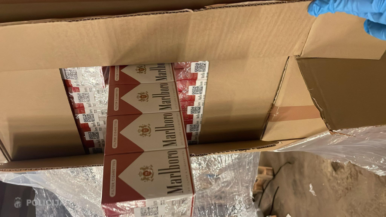 Valsts policija noliktavās Rīgā un Ogrē uziet vairāk nekā 43 miljonus nelegālo cigarešu