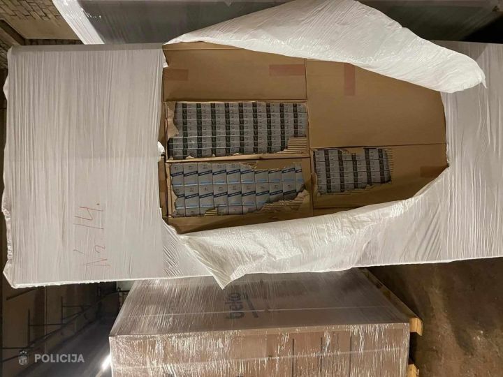 Valsts policija noliktavās Rīgā un Ogrē uziet vairāk nekā 43 miljonus nelegālo cigarešu