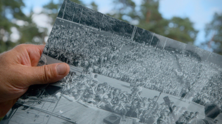 FOTO: 1985.gada leģendārā “Pērkona” koncerta dalībnieki tiekas atmiņu pēcpusdienā Ogres estrādē