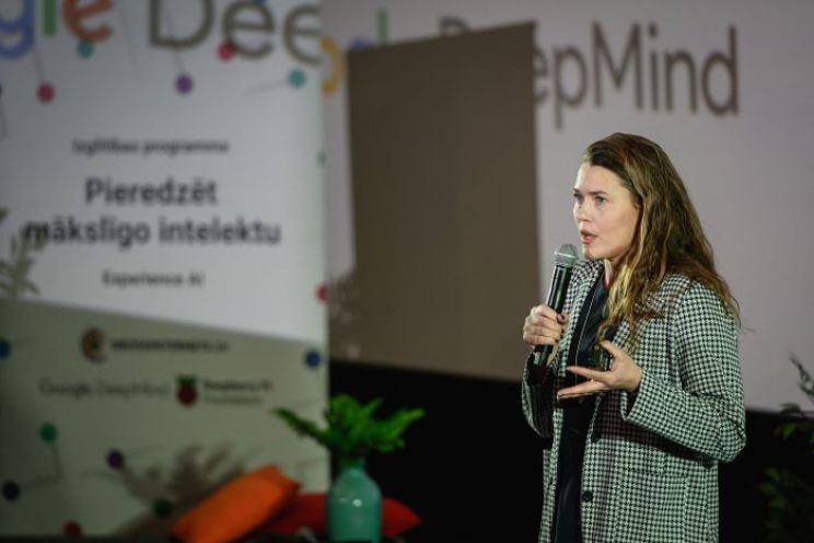 Attēls rakstam: Kā krāpnieki izmanto mākslīgā interneta rīkus?