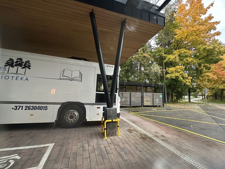 Piektdien bibliobuss dosies uz 11 pieturvietām