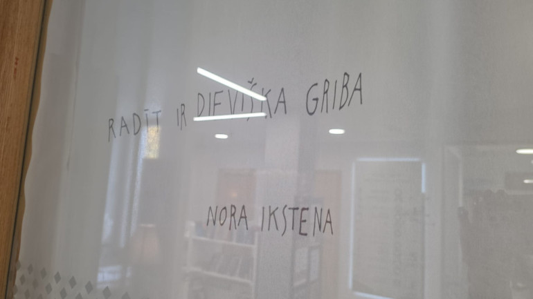 FOTO, VIDEO: Veltījums Norai Ikstenai! Atklāta īpaša lasītava Ikšķiles pilsētas bibliotēkā