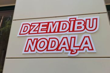 Attēls rakstam: Ogres slimnīcā gaida 100. bērniņu, pansionātā – liftu