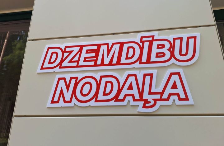 Ogres slimnīcā gaida 100. bērniņu, pansionātā – liftu