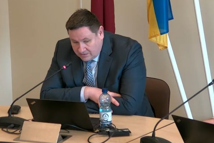 Attēls rakstam: Video: Skaļi strīdi un asi pārmetumi: Helmaņa vārds atkal uzkurina kaislības Ogres domē