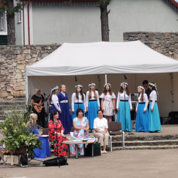 Klāt izlaidumu laiks! Svarīgs dzīves posms noslēdzies Ikšķiles vidusskolas 9.klašu skolēnu dzīvēs