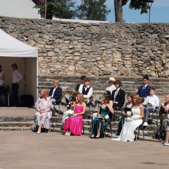 Klāt izlaidumu laiks! Svarīgs dzīves posms noslēdzies Ikšķiles vidusskolas 9.klašu skolēnu dzīvēs