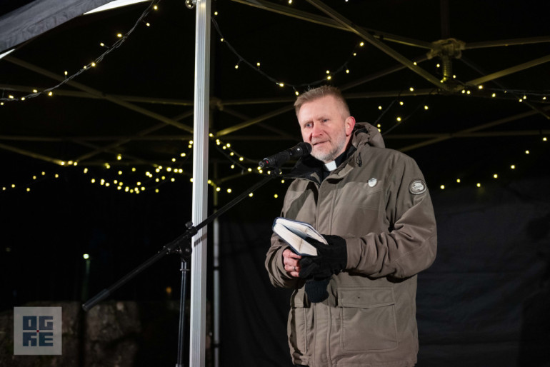 FOTO: Ogres novads iemirdzas svētku gaismās