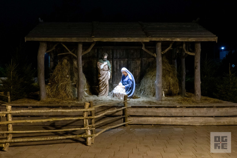 FOTO: Ogres novads iemirdzas svētku gaismās