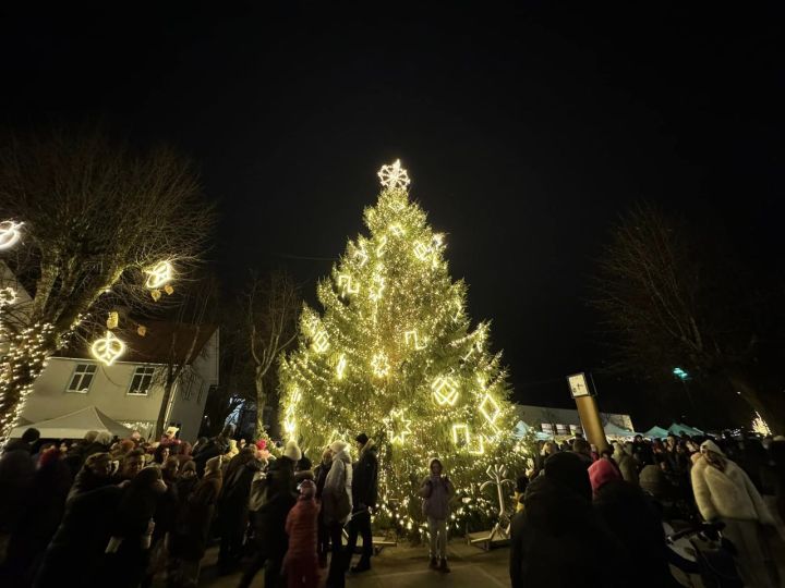 FOTO: Aizvadīts "Ziemas jampadracis" Ogrē