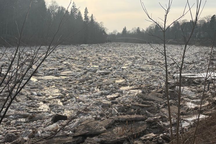 Attēls rakstam: FOTO: Pie Līkā tilta izveidojušies ledus krāvumi – meteorologi brīdina par krasām ūdens līmeņa svārstībām Ogrē