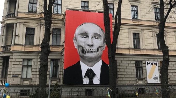 Imants Vīksne: Vēl šķipsniņa sankciju krievijas brūcītē, normalizējot karu