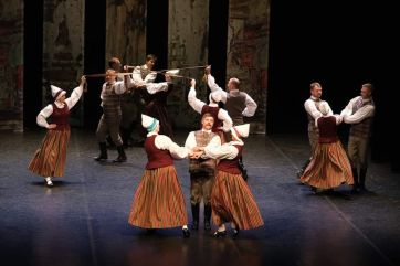 Attēls rakstam: Sadancis "Par zāli pat vēl zaļāks"