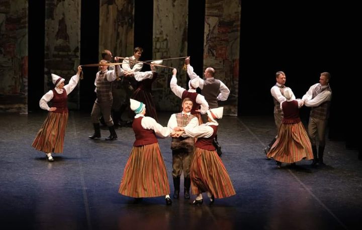 Sadancis "Par zāli pat vēl zaļāks"