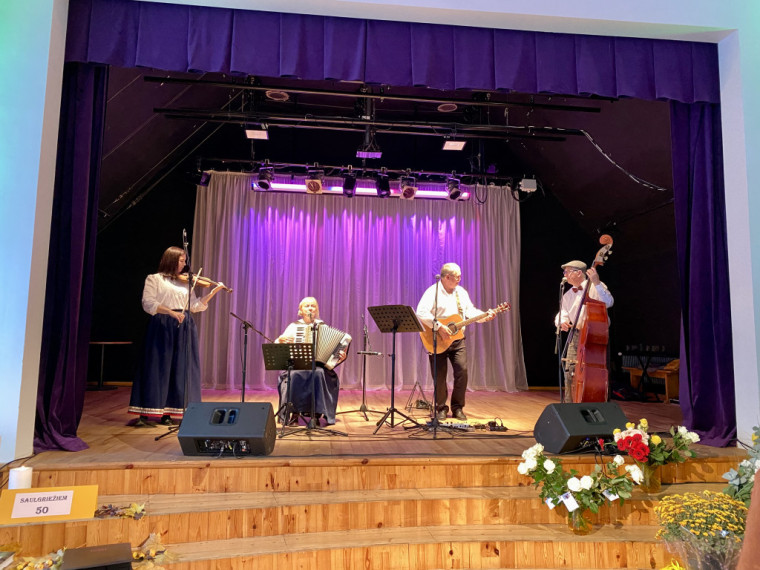 FOTO: Ikšķiles pilsētas un Tīnūžu pagasta pensionāru biedrībai "Saulgrieži" 50!