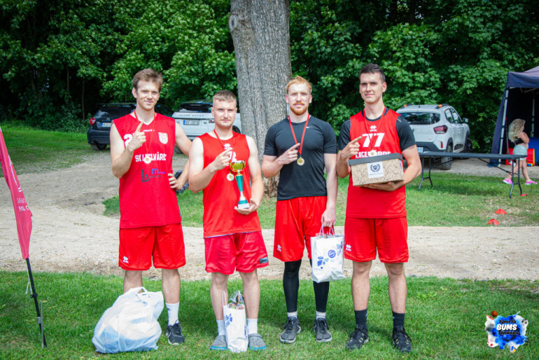 FOTO: Sporta BUMS Tīnūžos pulcē vairāk nekā 300 sportot gribētājus