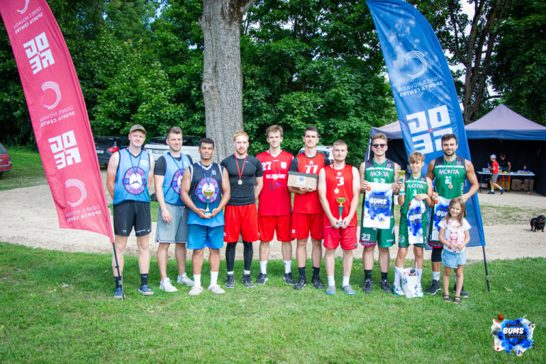 FOTO: Sporta BUMS Tīnūžos pulcē vairāk nekā 300 sportot gribētājus