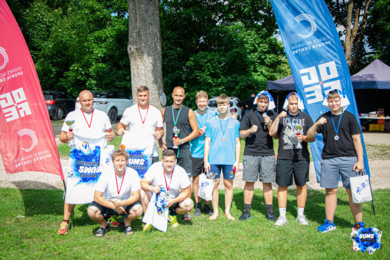 FOTO: Sporta BUMS Tīnūžos pulcē vairāk nekā 300 sportot gribētājus