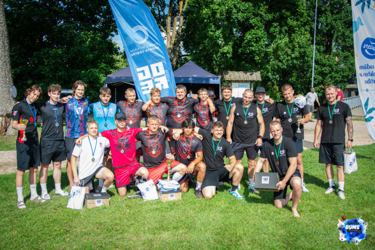 FOTO: Sporta BUMS Tīnūžos pulcē vairāk nekā 300 sportot gribētājus