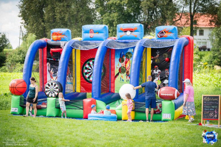 FOTO: Sporta BUMS Tīnūžos pulcē vairāk nekā 300 sportot gribētājus