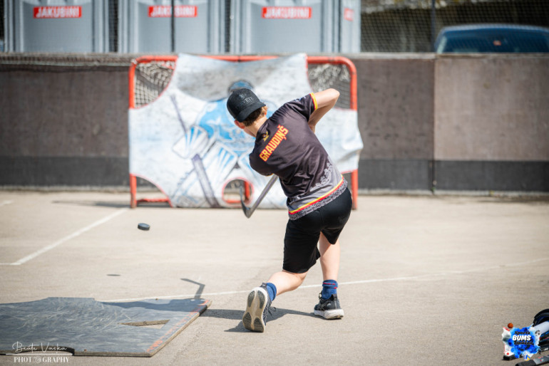 FOTO: Sporta BUMS Tīnūžos pulcē vairāk nekā 300 sportot gribētājus