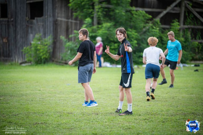 FOTO: Sporta BUMS Tīnūžos pulcē vairāk nekā 300 sportot gribētājus