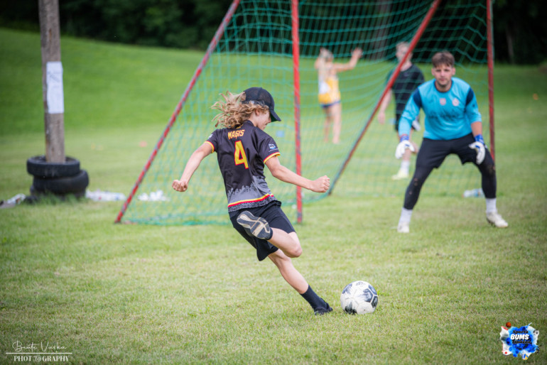 FOTO: Sporta BUMS Tīnūžos pulcē vairāk nekā 300 sportot gribētājus