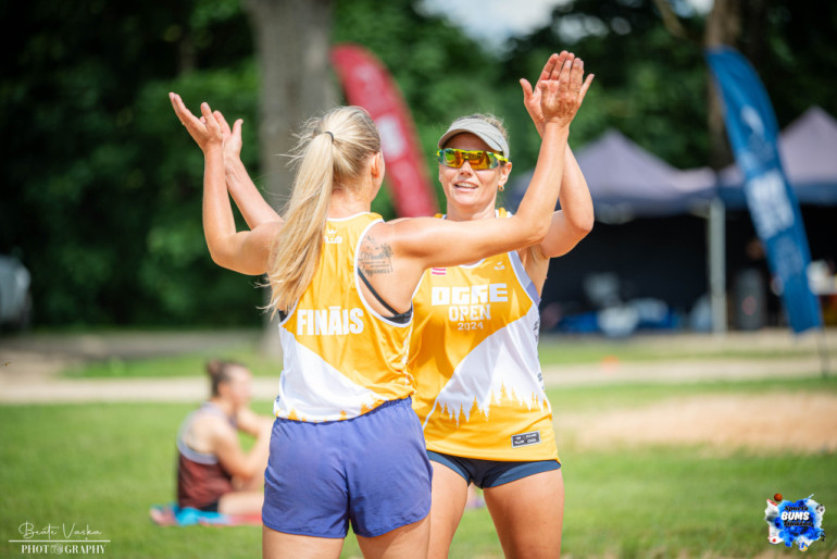 FOTO: Sporta BUMS Tīnūžos pulcē vairāk nekā 300 sportot gribētājus