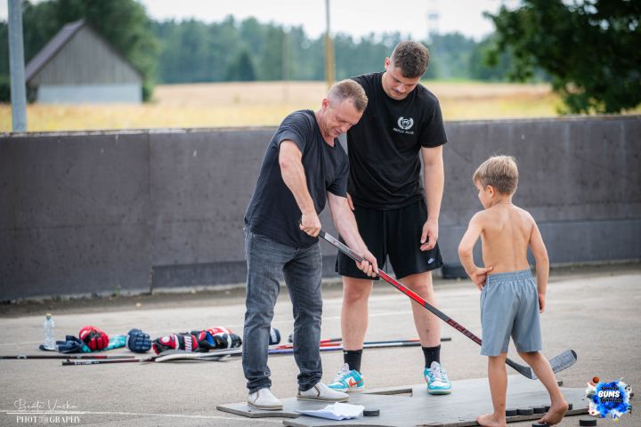 FOTO: Sporta BUMS Tīnūžos pulcē vairāk nekā 300 sportot gribētājus
