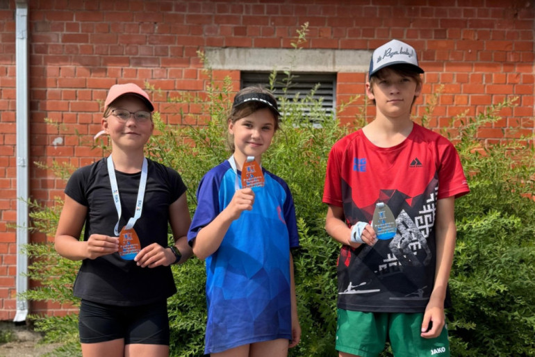 Ogres novada sporta centra sportistiem sudrabs un divas bronzas Brocēnos