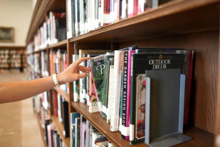 Sākas elektroniskā pieteikšanās pamatstudijām deviņām Latvijas augstskolās