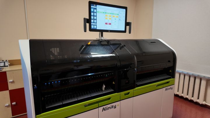 Slimnīcas laboratorijā jauns bioķīmiskais analizators