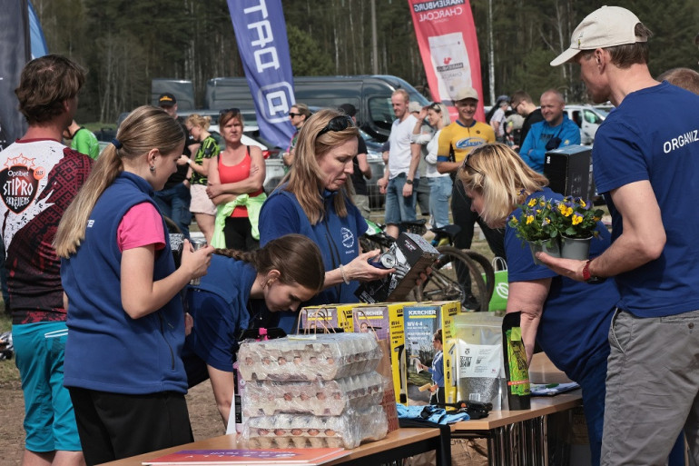 FOTO: Ķegumā atklāta lielākā kalnu divriteņu “Vivus MTB maratona” sezona
