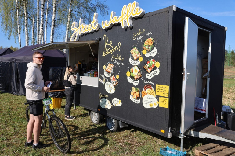 FOTO: Ķegumā atklāta lielākā kalnu divriteņu “Vivus MTB maratona” sezona