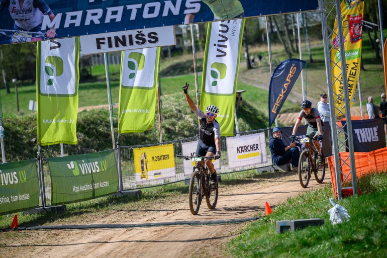 FOTO: Ķegumā atklāta lielākā kalnu divriteņu “Vivus MTB maratona” sezona