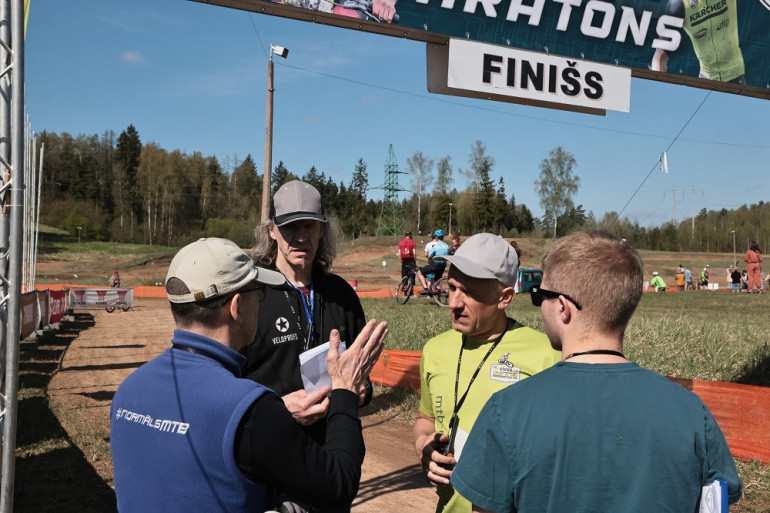 FOTO: Ķegumā atklāta lielākā kalnu divriteņu “Vivus MTB maratona” sezona