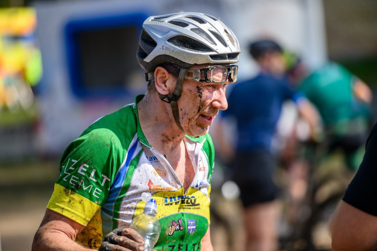 FOTO: Ķegumā atklāta lielākā kalnu divriteņu “Vivus MTB maratona” sezona